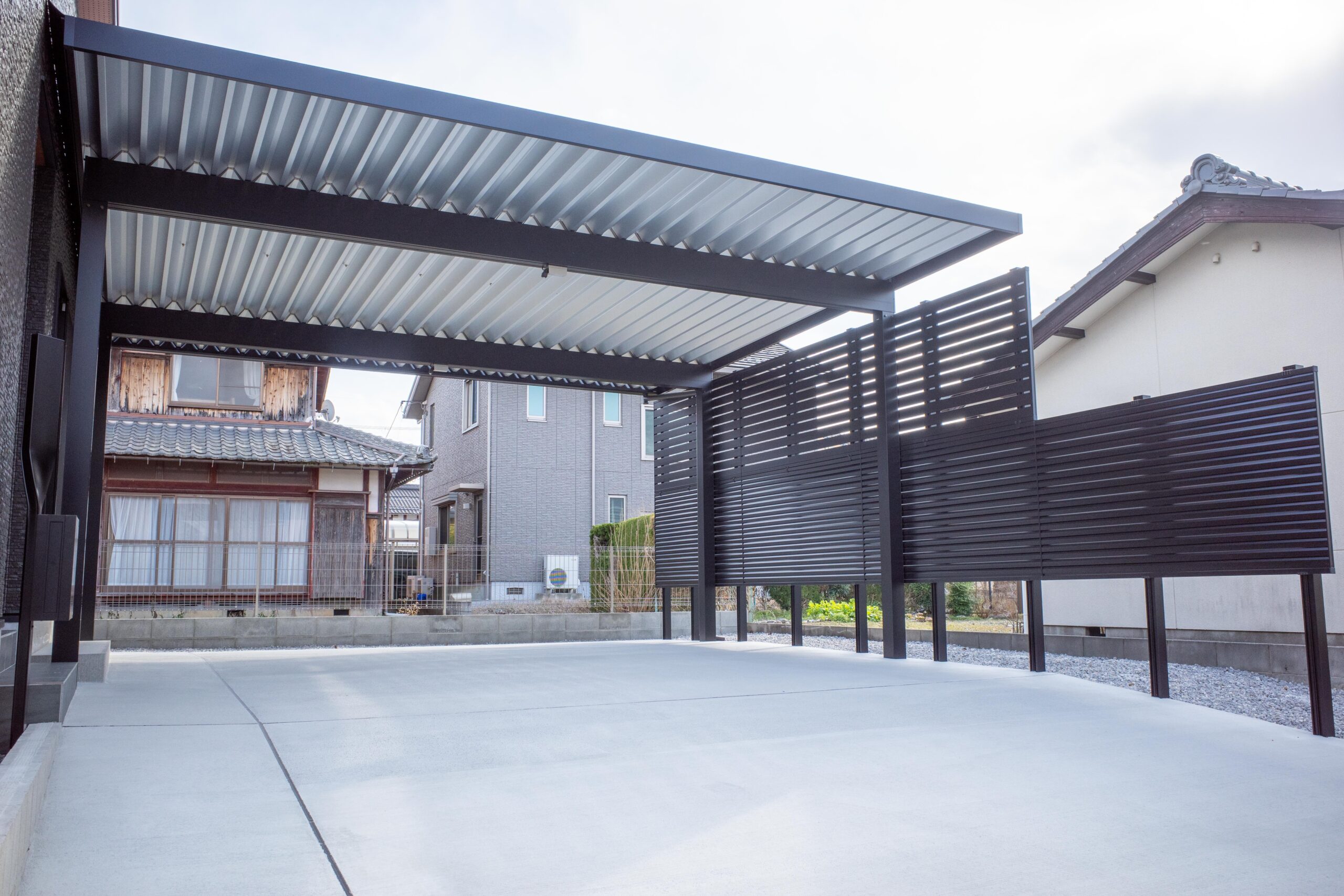カーポート/耐積雪100cm/折板屋根/目隠しフェンス/土間コンクリート/三協アルミ/G1-R/長浜市/カーポートライト