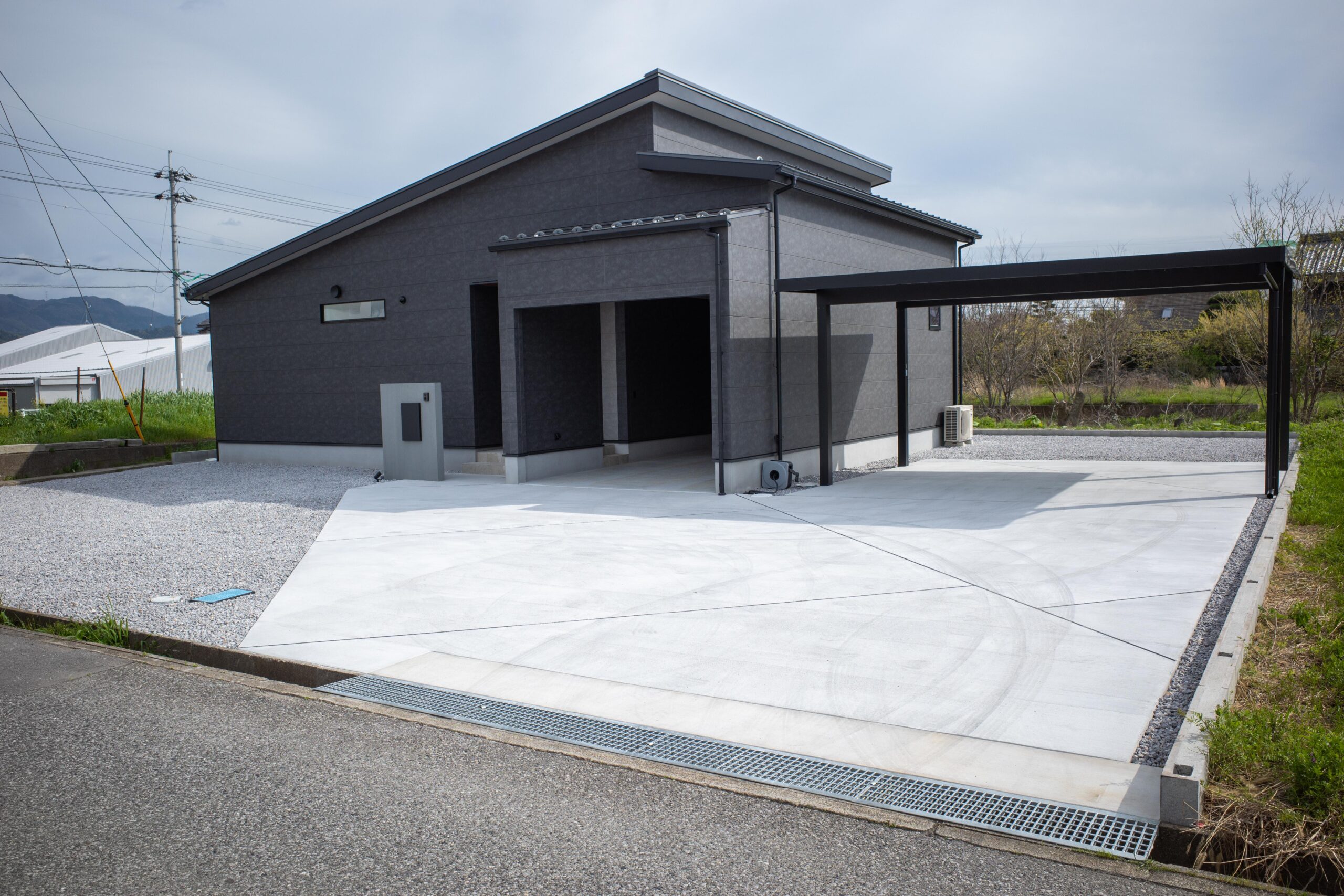 米原市/外構工事/新築外構/庭屋JARDIN/ジャルダン/駐車場/土間コンクリート/門塀/カーポート/耐積雪50cm/折板屋根/三協アルミ/G1-R